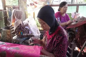 Adopsi Kecerdasan Buatan dan Digitalisasi Dongkrak Penjualan Batik Tulis Al Huda Sidoarjo
